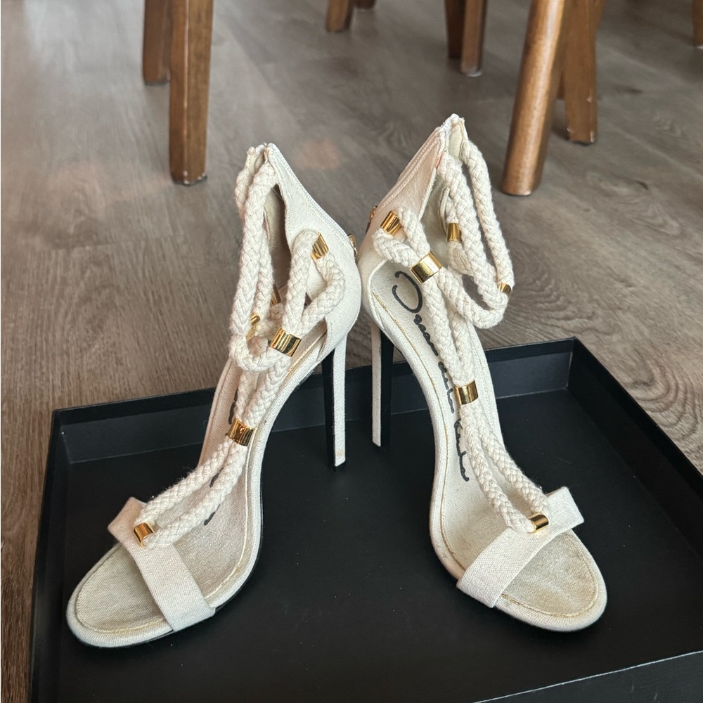 Oscar de la Renta Cream Heels with Gold Details